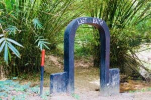 how to visit the assin manso slave river
